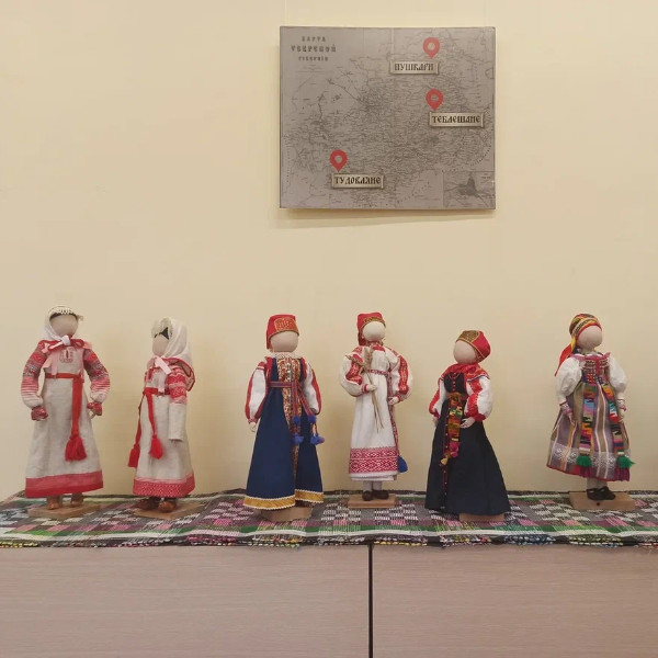 Выставка «Мир наших историй» народной студии традиционных ремёсел «Супрядки» Тверского областного Дома народного творчества
